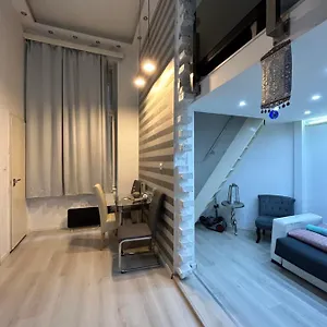 Roland Downtown - Akacfa Apartment